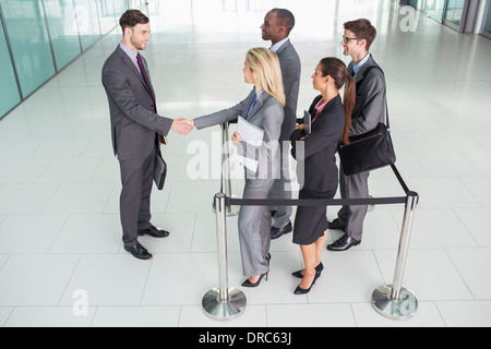 Business people shaking hands Banque D'Images