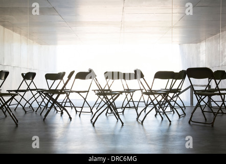 Chaises vides dans office Banque D'Images