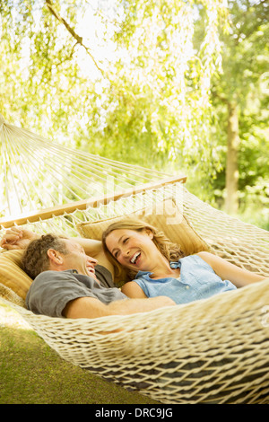 Couple relaxing in hammock outdoors Banque D'Images