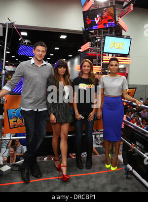 Lea Michele, Naya Rivera, Cory Monteith San Diego Comic-Con 2012 - 'Glee' - Stand Signature San Diego, Californie - 14.07.12 comprend : Lea Michele, Naya Rivera, Cory Monteith Où : San Diego, CA Quand : 14 juillet 2012 Banque D'Images