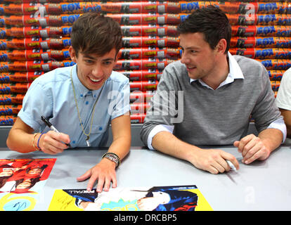 Kevin McHale, Cory Monteith San Diego Comic-Con 2012 - 'Glee' - Stand Signature San Diego, Californie - 14.07.12 Avec : Kevin McHale, Cory Monteith Où : San Diego, CA Quand : 14 juillet 2012 Banque D'Images