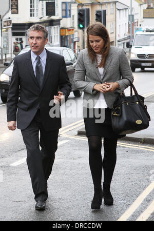 Steve Coogan effacée de affaiblies British farceur Steve Coogan a échappé à une interdiction de la route après qu'il a été innocenté de l'incapacité à identifier le conducteur de sa voiture roulant. Le Tropic Thunder star a été frappé avec un tribunal convoque après son véhicule Land Rover a été enregistrée voyageant à 9 miles par heure (14,4 kilomètres par heure) au-dessus de la limite de vitesse sur une route près de son domicile à Hove, Englan Banque D'Images