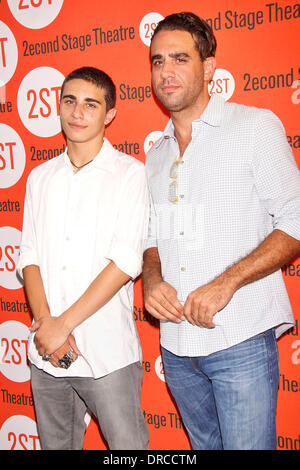 Et Bobby Cannavale Jake Cannavale de l'émission 'Nurse Jackie' New York premiere de 'Dogfight' au deuxième stage Theatre - Arrivées. La ville de New York, USA -16.07.12 Banque D'Images