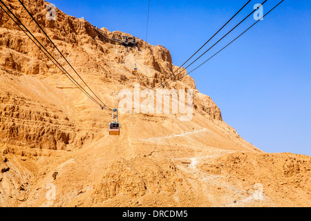 Téléphérique de la forteresse de Massada au désert de Judée en Israël Banque D'Images