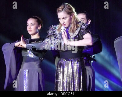 Madonna réalise au cours de sa tournée des ADN 'Mdans Hyde Park Londres, Angleterre - 17.07.12 Banque D'Images