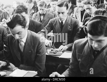 La formation des opérateurs de radio française WWII Banque D'Images