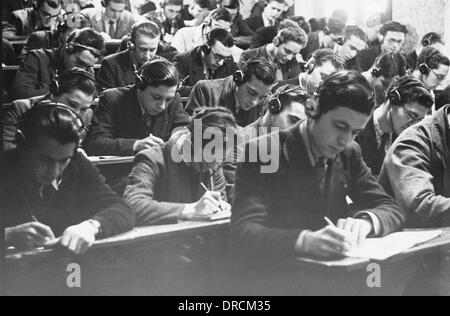 La formation des opérateurs de radio française WWII Banque D'Images