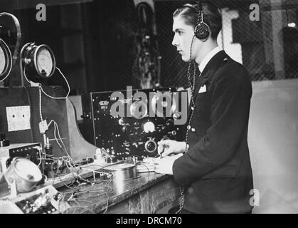 La formation des opérateurs de radio française WWII Banque D'Images