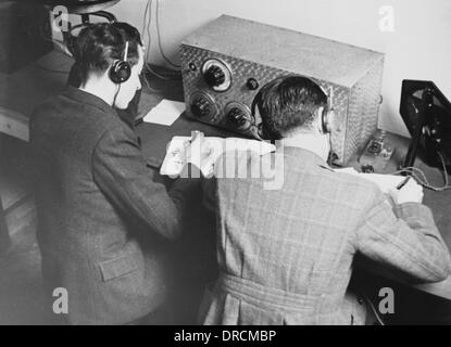 La formation des opérateurs de radio française WWII Banque D'Images