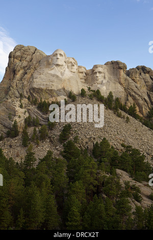 La sculpture de granit du Mont Rushmore y compris les visages de Washington, Jefferson, Roosevelt et Lincoln Banque D'Images