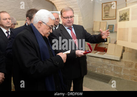 Moscou, Moscou, Fédération de Russie. 23 Jan, 2014. Le président palestinien Mahmoud Abbas rencontre le président de la société Impériale de Palestine orthodoxe Sergey Stepashin à Moscou, le Jeudi, Janvier 23, 2014 Credit : Thaer Ganaim APA/Images/ZUMAPRESS.com/Alamy Live News Banque D'Images