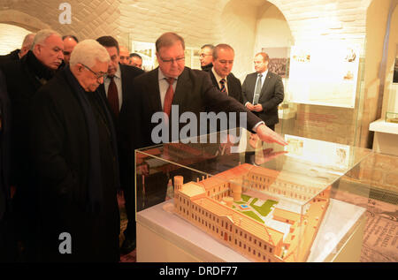 Moscou, Moscou, Fédération de Russie. 23 Jan, 2014. Le président palestinien Mahmoud Abbas rencontre le président de la société Impériale de Palestine orthodoxe Sergey Stepashin à Moscou, le Jeudi, Janvier 23, 2014 Credit : Thaer Ganaim APA/Images/ZUMAPRESS.com/Alamy Live News Banque D'Images