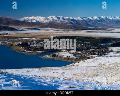 D'un grand angle sur le lac de Tekaop ville du haut de Mt. John. La Nouvelle-Zélande. Banque D'Images