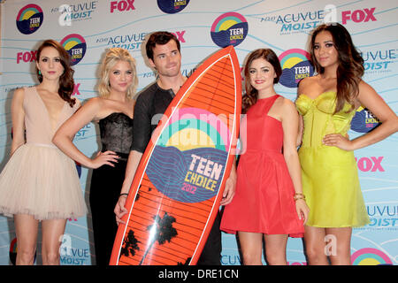 Troian Bellisario, Ashley Benson, Ian Harding, Lucy Hale et Shay Mitchell Le Teen Choice Awards 2012 qui a eu lieu au Gibson Amphitheatre - Salle de presse Universal City, Californie - 22.07.12 Banque D'Images