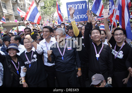 Le Parti Démocrate Suthep Thaugsuban, homme politique, lors d'une cérémonie au temple du Grand Palais à Bangkok. Banque D'Images