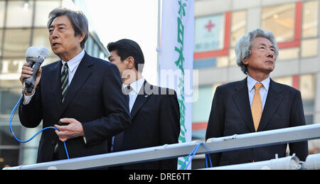 Tokyo, Japon. 23 Jan, 2014. Les anciens premiers ministres du Japon Morihiro Hosokawa parle aux gens au cours de sa street rally pour l'élection au poste de gouverneur de Tokyo à Shibuya, Tokyo, Japon, le 23 janvier 2014. Credit : AFLO/Alamy Live News Banque D'Images