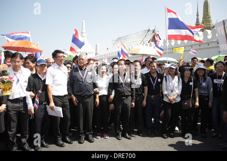 Le Parti Démocrate Suthep Thaugsuban, homme politique, lors d'une cérémonie au temple du Grand Palais à Bangkok. Banque D'Images