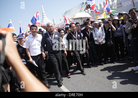 Le Parti Démocrate Suthep Thaugsuban, homme politique, lors d'une cérémonie au temple du Grand Palais à Bangkok. Banque D'Images