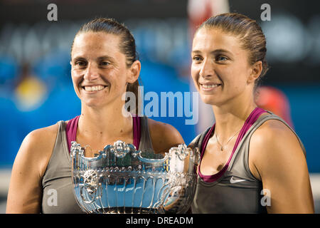 Melbourne, Victoria, Australie. 24 Jan, 2014. 24 janvier 2014 : Sara Errani (ITA) et Roberta Vinci (ITA) remporte la finale du double dames au jour 12 de l'Australian Open 2014 Tournoi de tennis du grand chelem à Melbourne Park, Melbourne, Australie. Bas Sydney/Cal Sport Media/Alamy Live News Banque D'Images