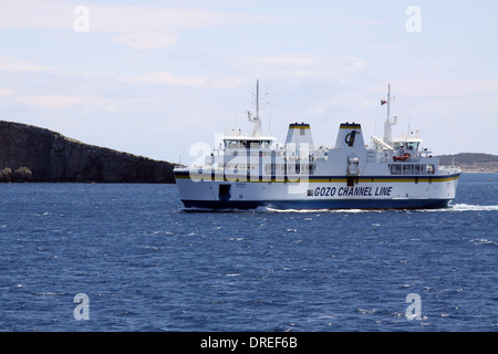 Gozo ferry 'Gaudos' sur la route de Gozo de Malte Banque D'Images