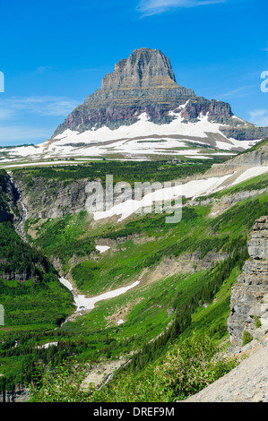 Vue sur la montagne de Clements 'Passe-à-le-Sun' Road (1921-1932) construit, Glacier National Park, Montana, USA. Banque D'Images