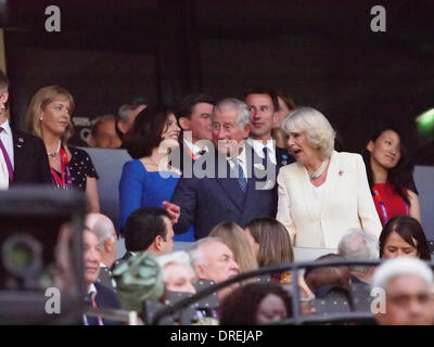 Le Prince Charles, prince de Galles et la duchesse de Cornouailles, lors de la cérémonie d'ouverture des Jeux Olympiques de 2012 à Londres au stade olympique de Londres, Angleterre - 27.07.12 Banque D'Images