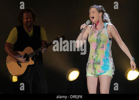 Jennifer Nettles de Sugarland effectue au cours de la 'Tour' dans vos mains à l'Amphithéâtre Cruzan. West Palm Beach, Floride - 29.07.12 Banque D'Images