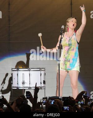 Jennifer Nettles de Sugarland effectue au cours de la 'Tour' dans vos mains à l'Amphithéâtre Cruzan. West Palm Beach, Floride - 29.07.12 Banque D'Images