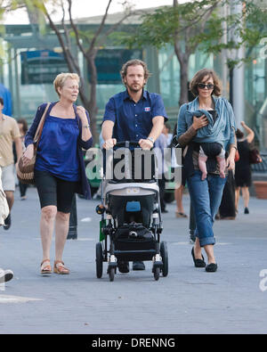 Naomi Foner, Peter Sarsgaard, Maggie Gyllenhaal, Gloria Ray Sarsgaard sur l'ensemble de "très bonnes filles.' La ville de New York, USA - 31.07.12 Banque D'Images