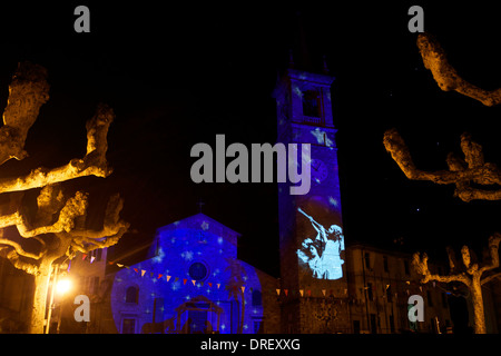 Noël,varenna,arbres,église,Lac de Côme, Italie Banque D'Images