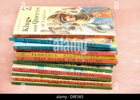 Sélection de bien lire les livres Ladybird datant des années 1950 & 1960 maintenant célébrer leur 60e anniversaire Banque D'Images