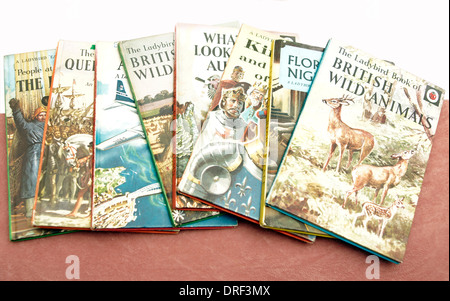 Sélection de bien lire les livres Ladybird datant des années 1950 & 1960 maintenant célébrer leur 60e anniversaire Banque D'Images