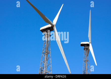 Détail des éoliennes plus de ciel bleu. Tarifa, Cadix, Andalousie, espagne. Banque D'Images