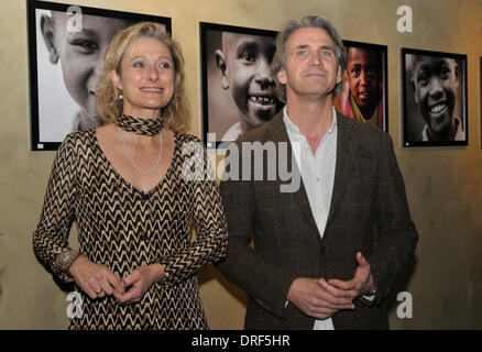 Barcelone, Espagne. 23 janvier 2014. Caroline Goodall autoroute soins l'ambassadeur mondial d'assiste à un "pour le sourire d'un enfant' exposition sur le 23 janvier 2014 à Barcelone, Espagne. Credit : fototext/Alamy Live News Banque D'Images