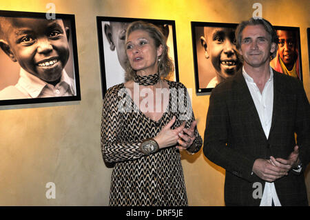 Caroline Goodall autoroute soins l'ambassadeur mondial d'assiste à un "pour le sourire d'un enfant' exposition sur le 23 janvier 2014 à Barcelone, Espagne. Banque D'Images