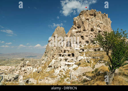 Cheminées de fées et le château, Uchisar, Cappadoce, Turquie Banque D'Images