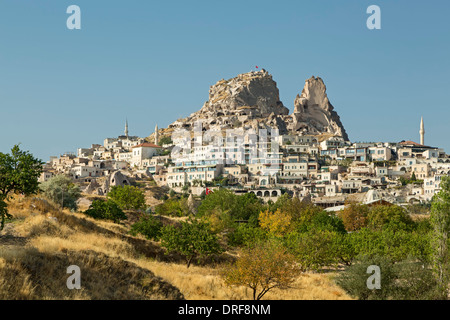 Village et château d'Uchisar, Cappadoce, Turquie Banque D'Images