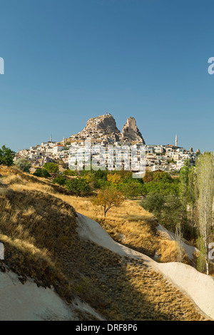 Village et château d'Uchisar, Cappadoce, Turquie Banque D'Images