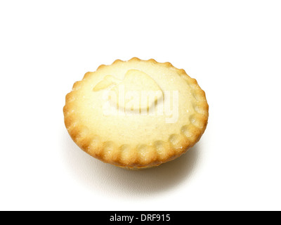 Toute petite tarte aux pommes Bramley individuels avec design en forme de pomme isolé sur un fond blanc. En Angleterre, Royaume-Uni, Angleterre Banque D'Images