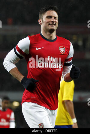 Londres, Royaume-Uni. 24 Jan, 2014. Olivier Giroud d'Arsenal célèbre marquant au cours de FA Cup Quatrième tour entre Arsenal et Coventry City à l'Emirates Stadium à Londres, Angleterre le 24 janvier 2014. Arsenal a gagné 4-0. Credit : Wang Lili/Xinhua/Alamy Live News Banque D'Images