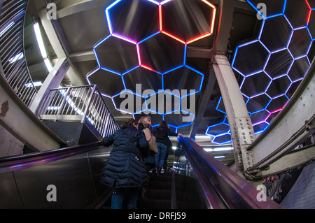 New York, NY - 24 janvier 2014 - mesures pour le métro Bleecker Street ligne IRT. Banque D'Images