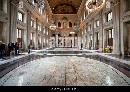 Hall des citoyens, de l'intérieur du Palais Royal (néerlandais : Koninklijk Paleis) à Amsterdam, en Hollande, aux Pays-Bas. Banque D'Images