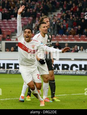 Stuttgart, Allemagne. 25 Jan, 2014. Stuttgart, Mohammed Abdellaoue fête son but de 1-0 au cours de la Bundesliga match de football entre le VfB Stuttgart et le FSV Mainz 05 à la Mercedes-Benz Arena de Stuttgart, Allemagne, 25 janvier 2014. Photo : BERND WEISSBROD/dpa (ATTENTION : En raison de la lignes directrices d'accréditation, le LDF n'autorise la publication et l'utilisation de jusqu'à 15 photos par correspondance sur internet et dans les médias en ligne pendant le match.)/dpa/Alamy Live News Banque D'Images