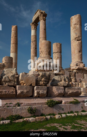 Ruines de la Citadelle. Jebel al-Qalaa, Qala hill, colonnes de l'Hercules romain temple à Amman Jordanie Banque D'Images