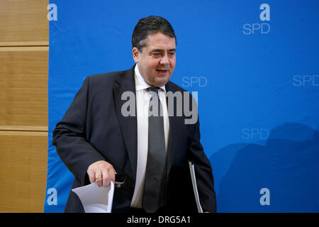 Berlin, Allemagne. 25 janvier, 2014. Photos de la réunion des responsables du parti SPD réalisée au siège du SPD à Berlin. / Photo : Sigmar Gabriel (SPD), chef du parti SPD allemand et ministre de l'économie et de l'énergie, de crédit : Reynaldo Chaib Paganelli/Alamy Live News Banque D'Images