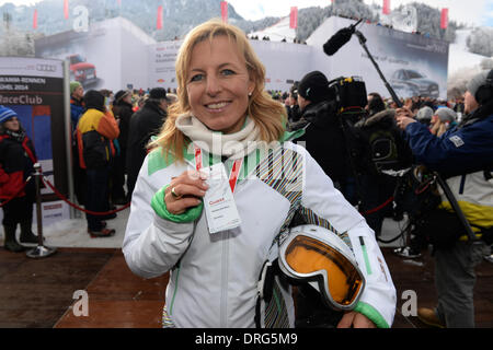 Kitzbuehel, Autriche. 25 Jan, 2014. Ancien skieur alpin allemand pose au cours de la descente à ski autrichien annuel course du Hahnenkamm de Kitzbühel, Autriche, 25 janvier 2014. Photo : Felix Hoerhager/dpa/Alamy Live News Banque D'Images