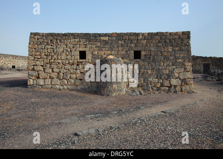 Ruines de Qasr al-Azraq construit par les Ayyoubides au 13ème siècle à l'aide de basalte taillée situé dans la province d'Irbid Gouvernorat dans le centre-est de la Jordanie Banque D'Images