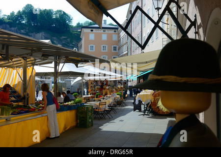 "Marché vert" Place de l'université. Salzbourg. L'Autriche Banque D'Images