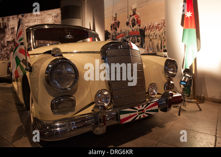 Une voiture de luxe utilisée par le roi de Jordanie exposée au musée de l'automobile royale dans le parc national d'Al Hussein. Amman Jordanie Banque D'Images