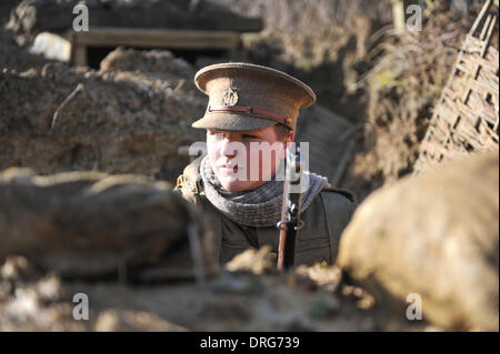 Charlwood, Surrey, UK. 25 janvier 2014. L'un de l'histoire vivante de groupe dans la tranchée. Crédit : Matthieu Chattle/Alamy Live News Banque D'Images